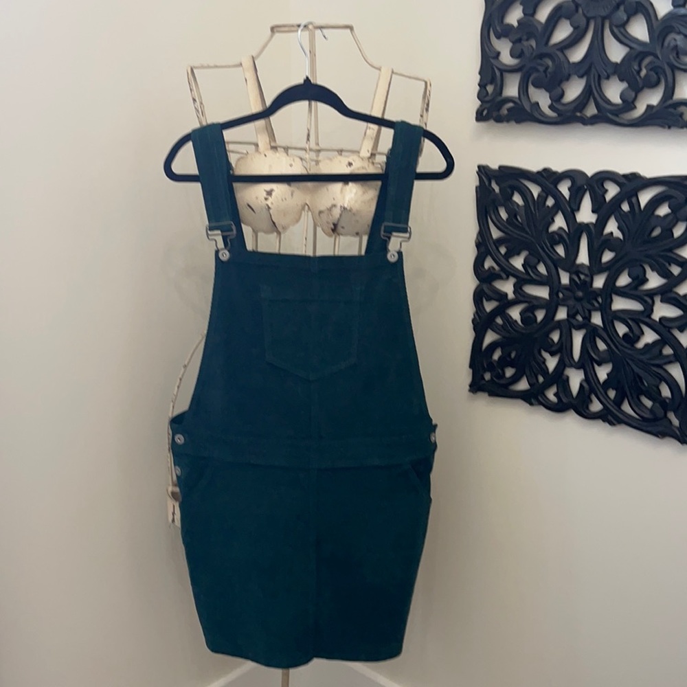 Cute forest green corduroy overall skirt 💚
